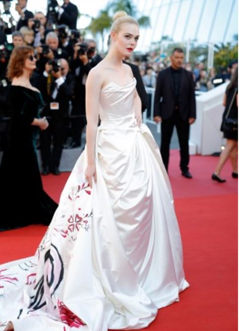 Elle-Fanning-in-Vivienne Westwood