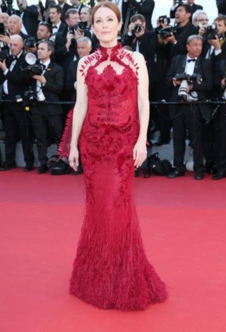 Julianne-Moore-in-Givenchy