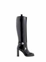 Biker-con-fibbie-Stuart-Weitzman-663-euro_oggetto_editoriale_620x465