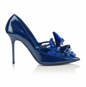 pumps in vernice con zaffiri