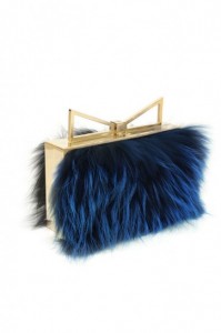 miniaudiere-in-pelliccia-blu-sara-battaglia