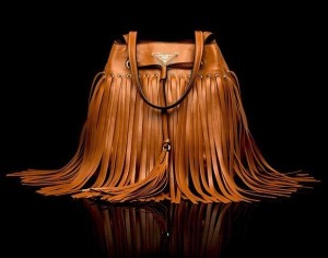 prada-borsa-a-secchiello-cuoio-con-frange